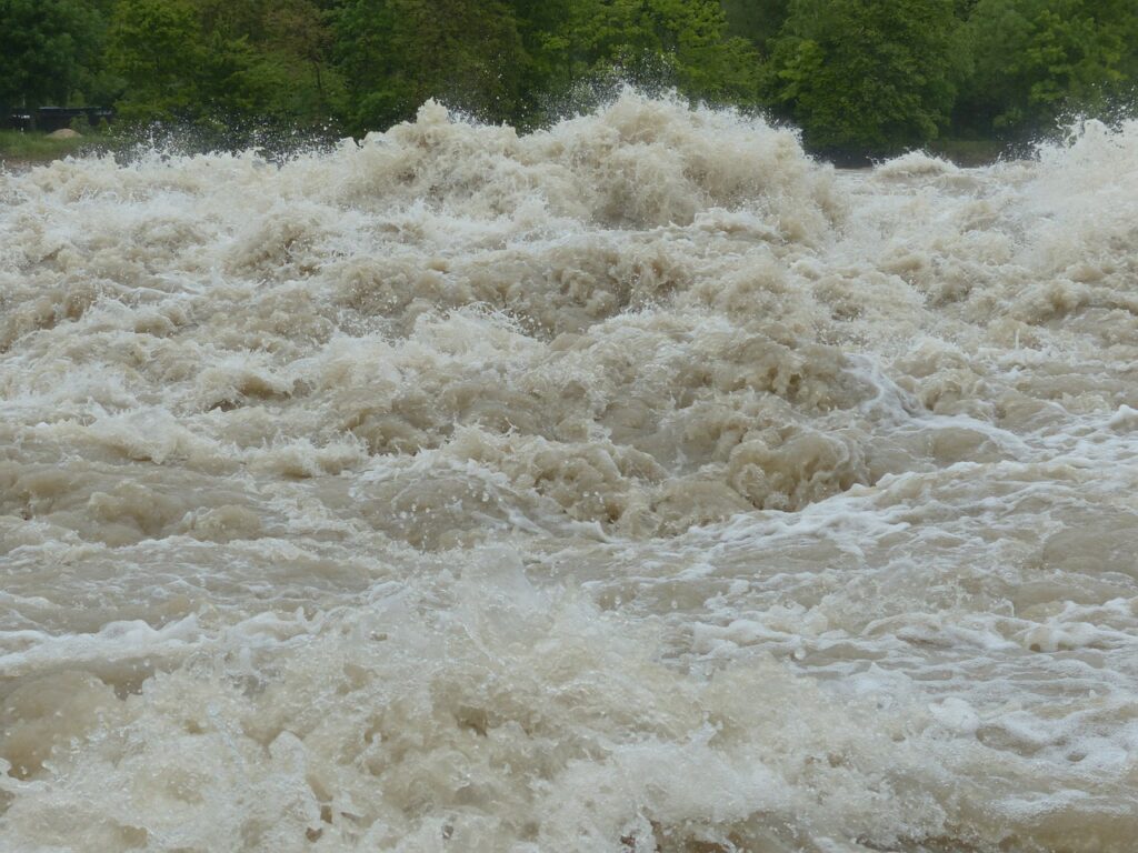 flood, waves, splash-123201.jpg